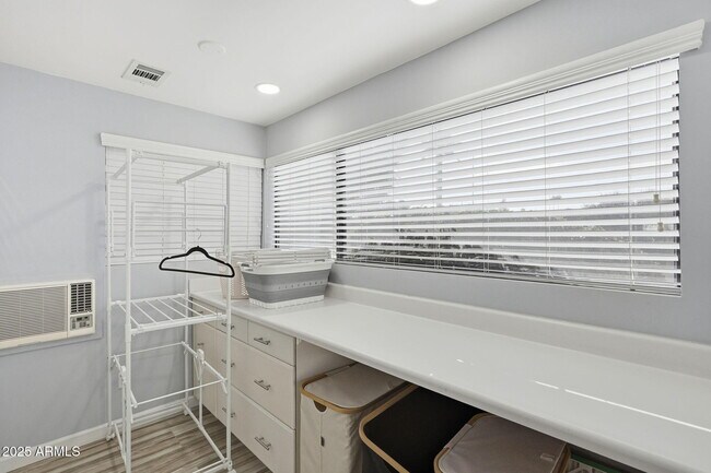 Building Photo - 8614 E Jackrabbit Rd