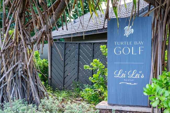 Building Photo - Estate on 1 acre 3 bedroom 2.5 baths and attached 2 car garage