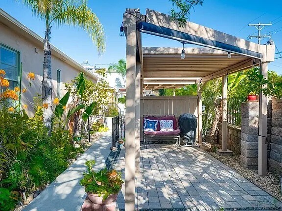 Building Photo - 1815 Mission Cliff Dr