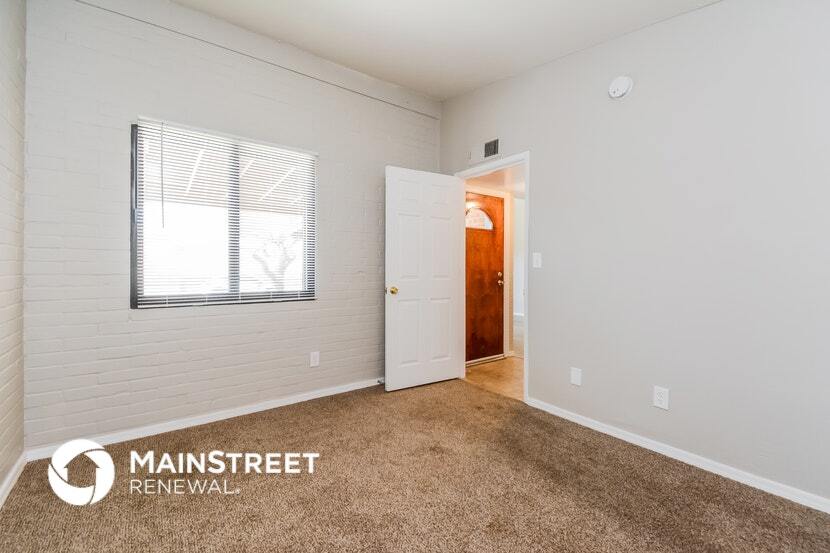 Building Photo - 734 W Holladay Dr