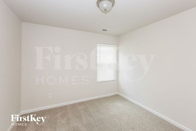 Building Photo - 3211 Newell Vlg Dr