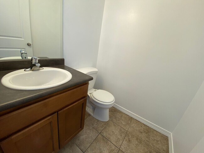 Building Photo - 598 E 1590 S