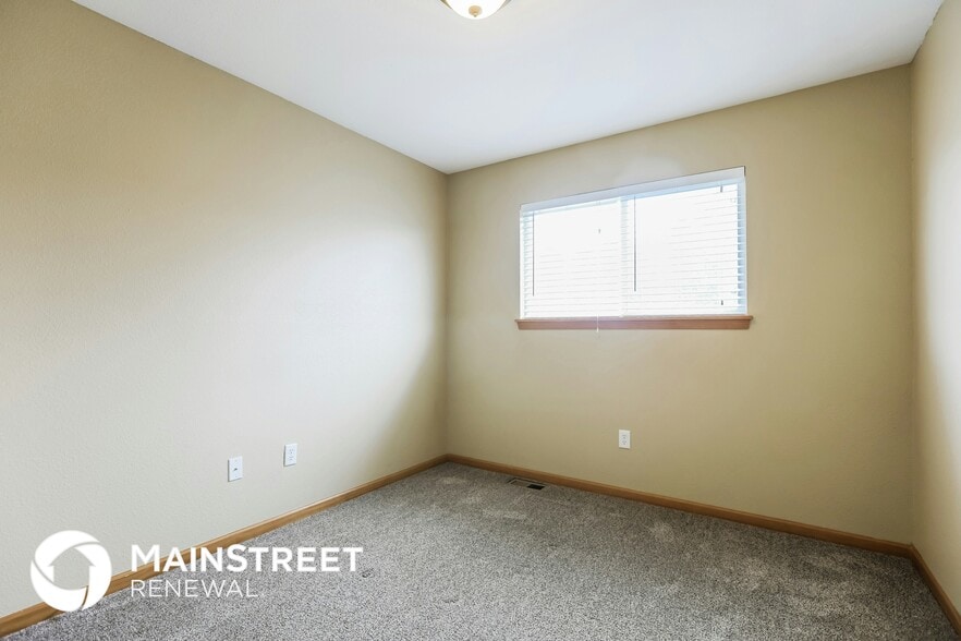 Building Photo - 411 NE Wolf Creek Dr