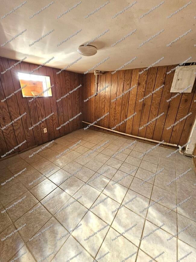 Building Photo - Three Bedroom Ranch located in Hobart!