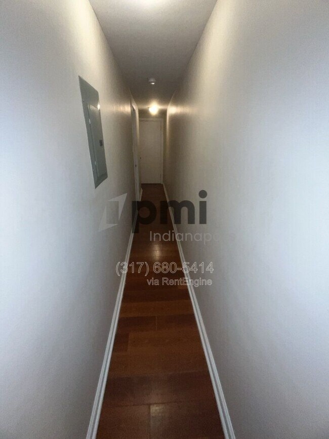 Building Photo - 402 N Delaware St