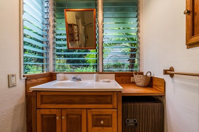 Building Photo - 76-886 Hualalai St
