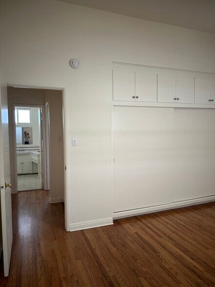 Master Bed & Bath - 14333 Albers St