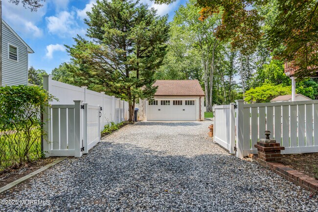 Building Photo - 1280 Whitesville Rd
