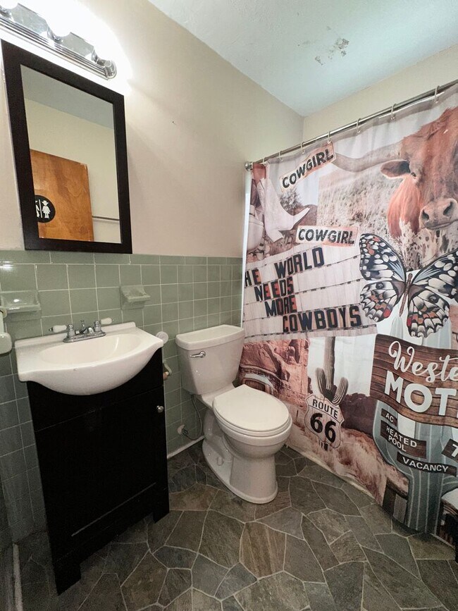 Building Photo - FNY121