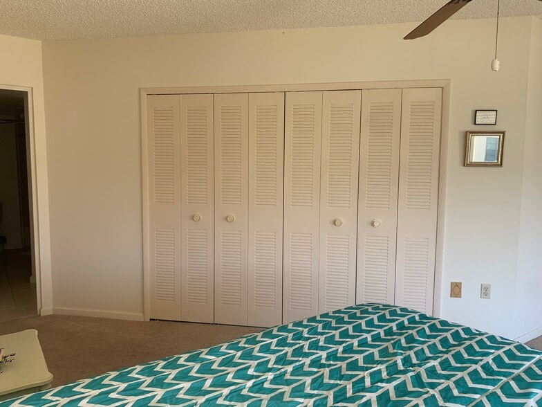 Large closet - 955 Palm View Dr