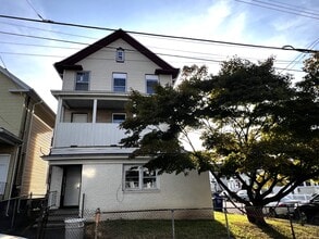 Building Photo - 83 Seeley St