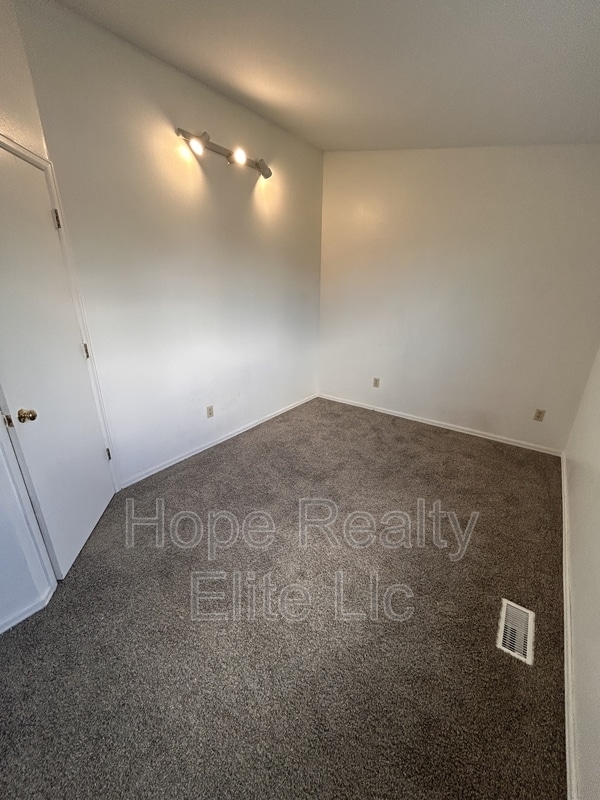 Building Photo - 954 Brant Hollow Ct