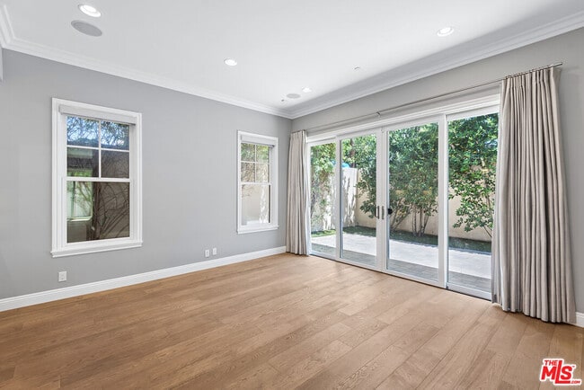 Building Photo - 1510 S Carmelina Ave