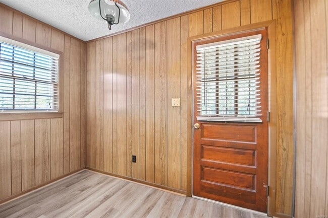 Building Photo - 839 Greg Dr