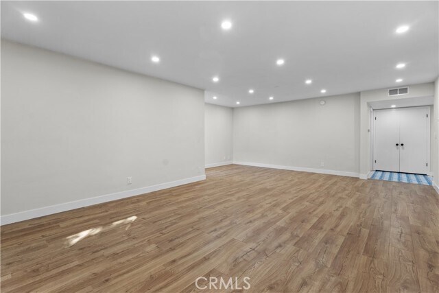 Building Photo - 6752 Hillpark Dr