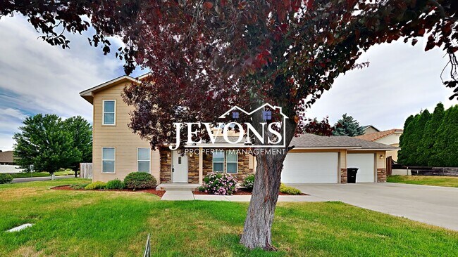 Building Photo - Enjoy this beautiful West Valley home with...