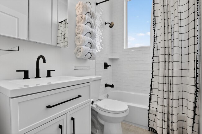 Building Photo - 3324 S Saratoga St