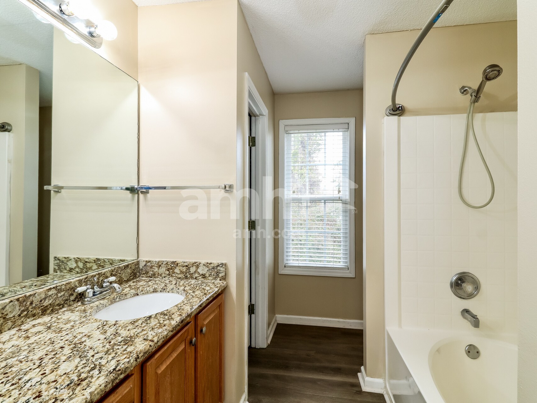 Building Photo - 120 Lake Linden Dr