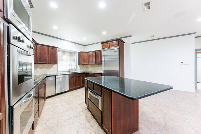 Building Photo - Spacious 3-Bedroom in Gated Community