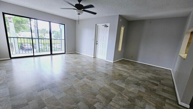 Building Photo - 1002 Green Pine Blvd