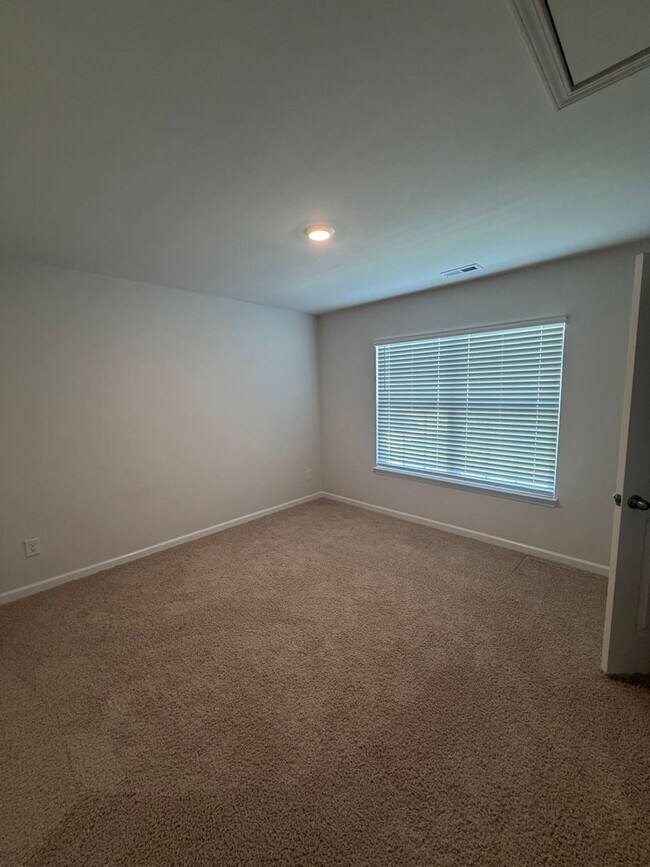 Building Photo - Spacious New Construction Home with 5 Bedrooms, 3 Full Baths