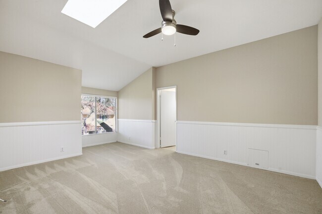 Building Photo - 508 Ventaja