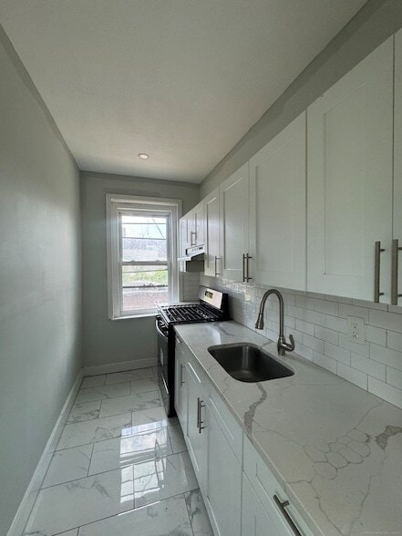 Building Photo - 648 Ferry St