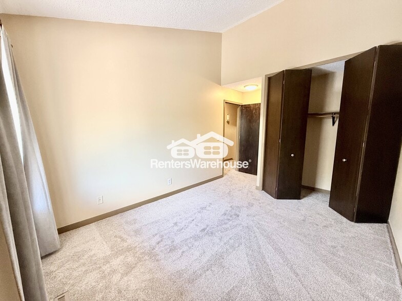 Building Photo - 14320 Fairway Dr