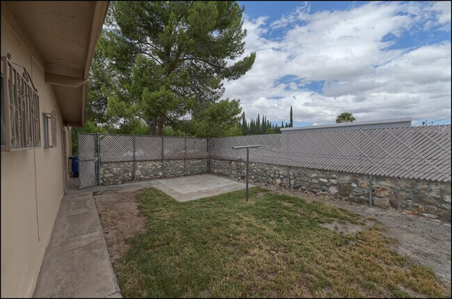 Building Photo - 4109 Roxbury Dr