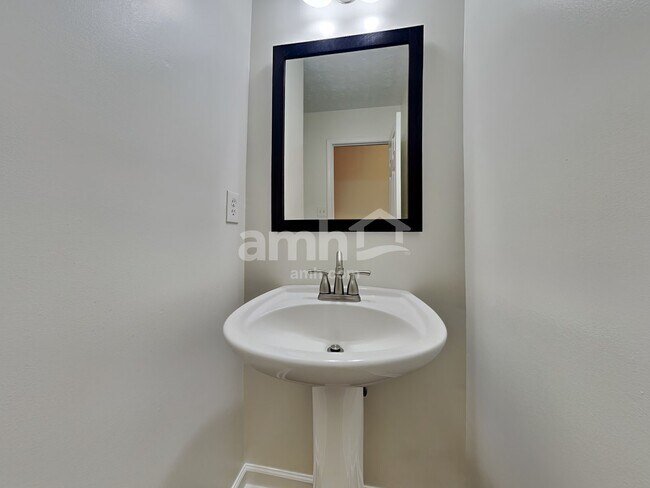 Building Photo - 643 Bartow Dr