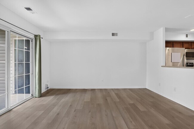 Building Photo - 1 Bed, 1 Bath Condo In Desirable Blue Bell Community!