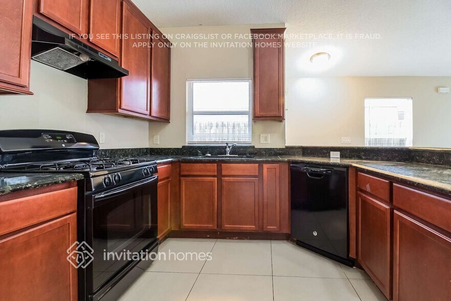 Building Photo - 7918 Hidden Hollow Dr