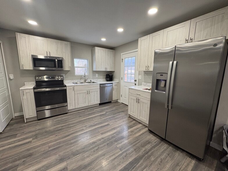 Building Photo - 1216 Richards Ave