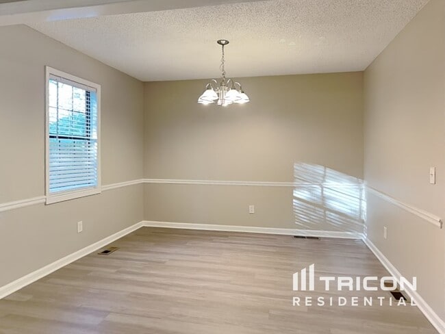 Building Photo - 2379 Moseley Pl SW