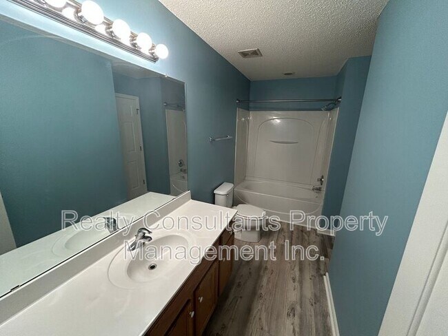 Building Photo - 96 Tannenbaum Cir