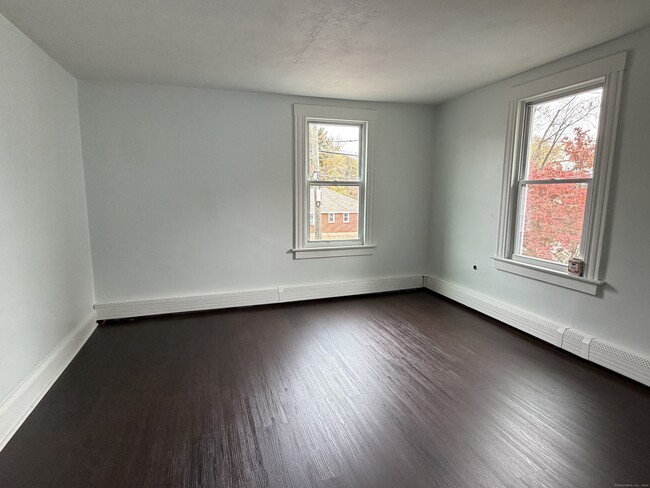 Building Photo - 105 Silver Ln