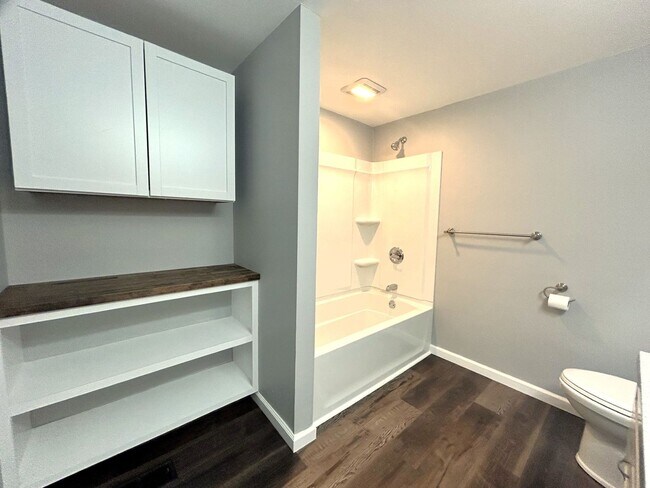 Building Photo - 2941 S 10th St