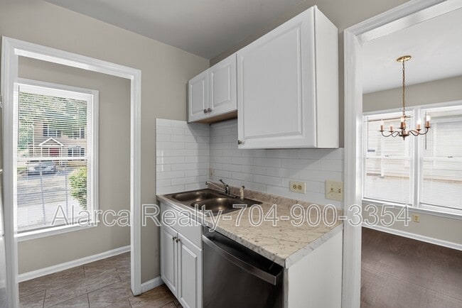 Building Photo - 3134 Driftwood Dr