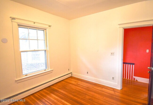 Building Photo - 558 Myrtle Ave