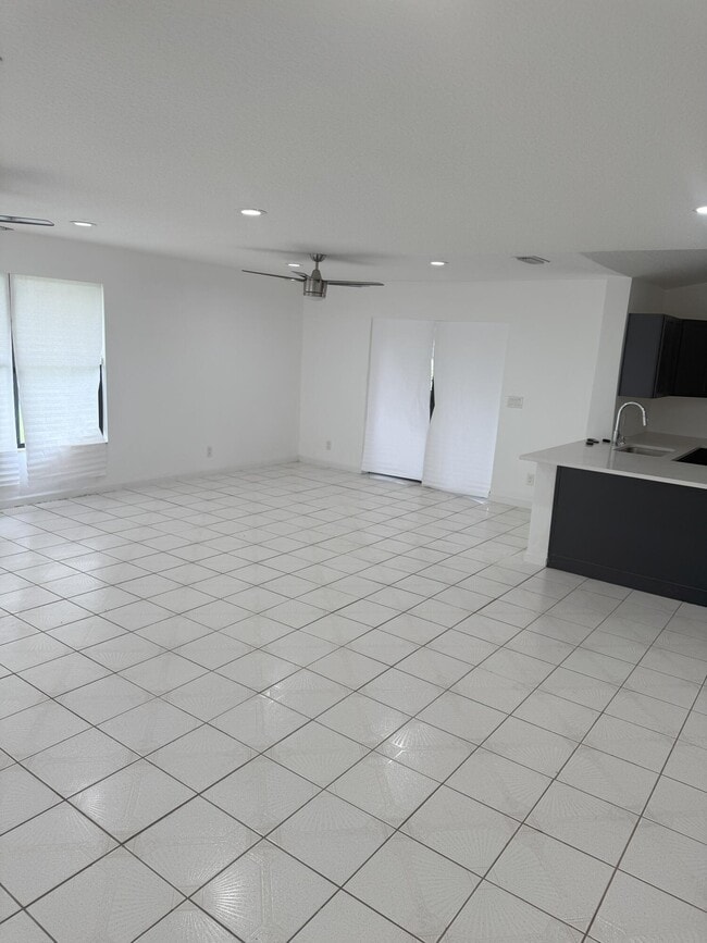 Building Photo - 1334 N Mangonia Dr