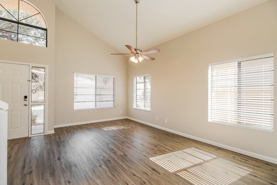 Building Photo - 1338 N Brittany Ln