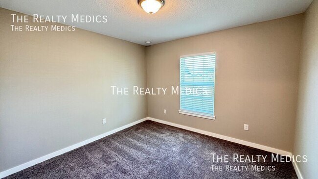Building Photo - 8833 Hampshire Dr