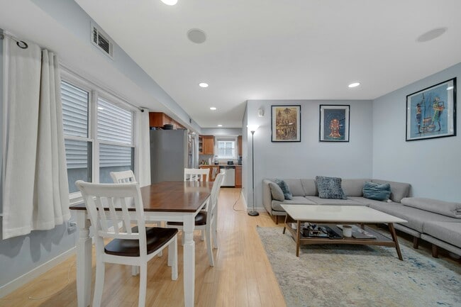 Building Photo - 439 2nd St