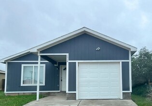 Building Photo - Cozy Home