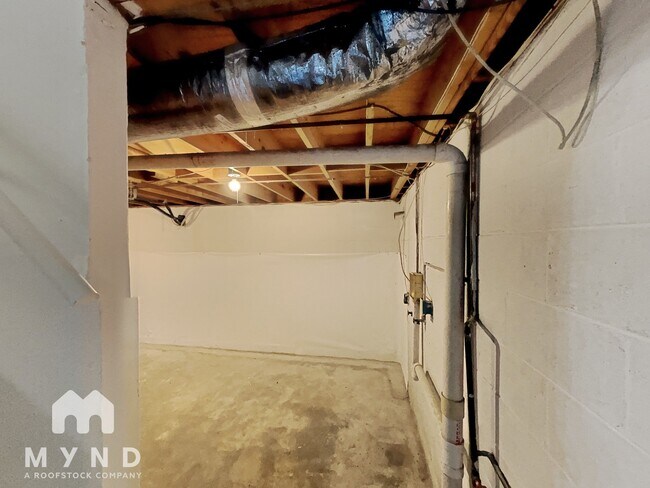 Building Photo - 629 Bennett Dr