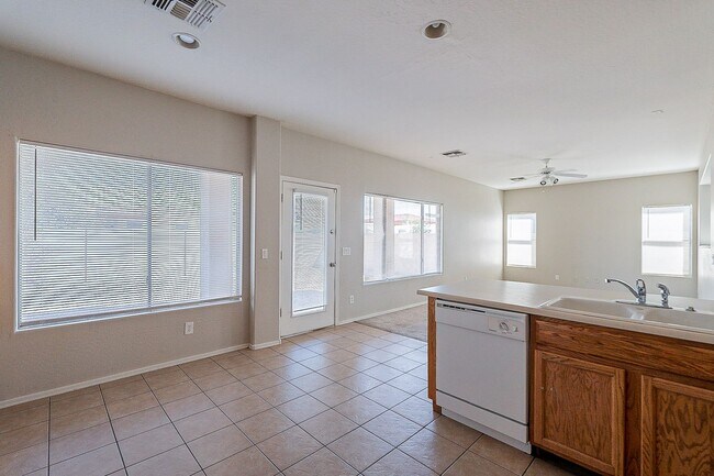 Building Photo - large 3 bedroom home for rent