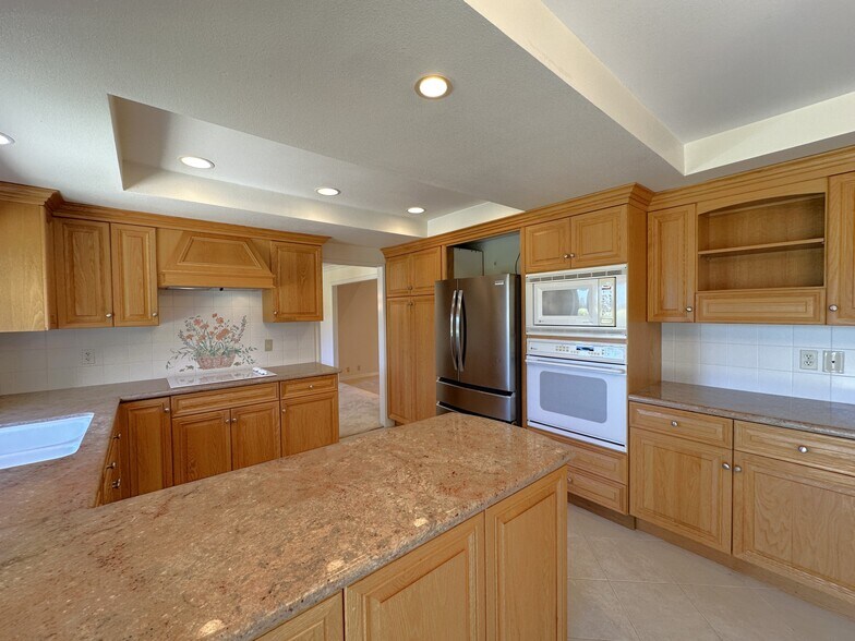 Building Photo - 26543 Academy Dr