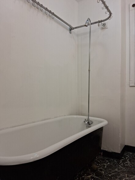 Building Photo - 32 Ellington Rd