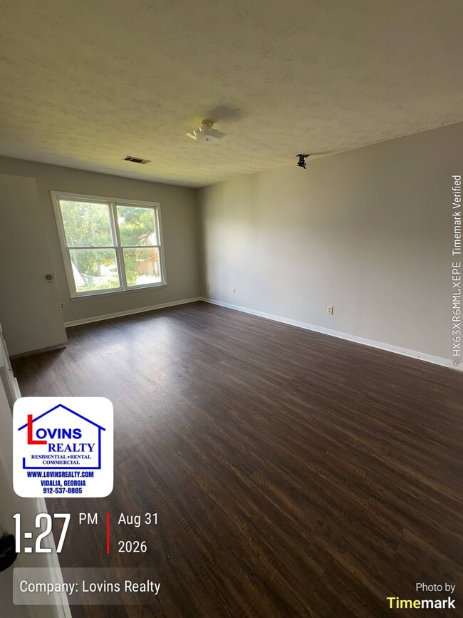 Building Photo - 406 Randolph Dr