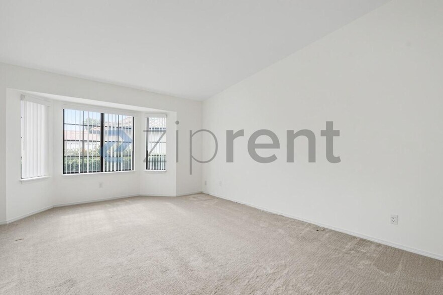 Building Photo - Unit